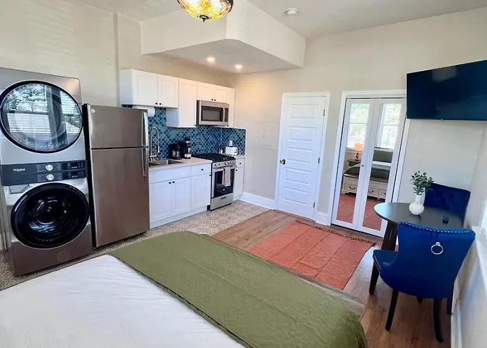 Newly Remodeled Luxury 2 Blocks To Square! Apartament *