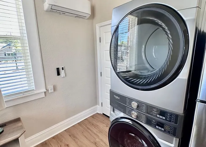 Newly Remodeled Luxury 2 Blocks To Square! *